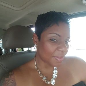 Meet your Posher, Jamila